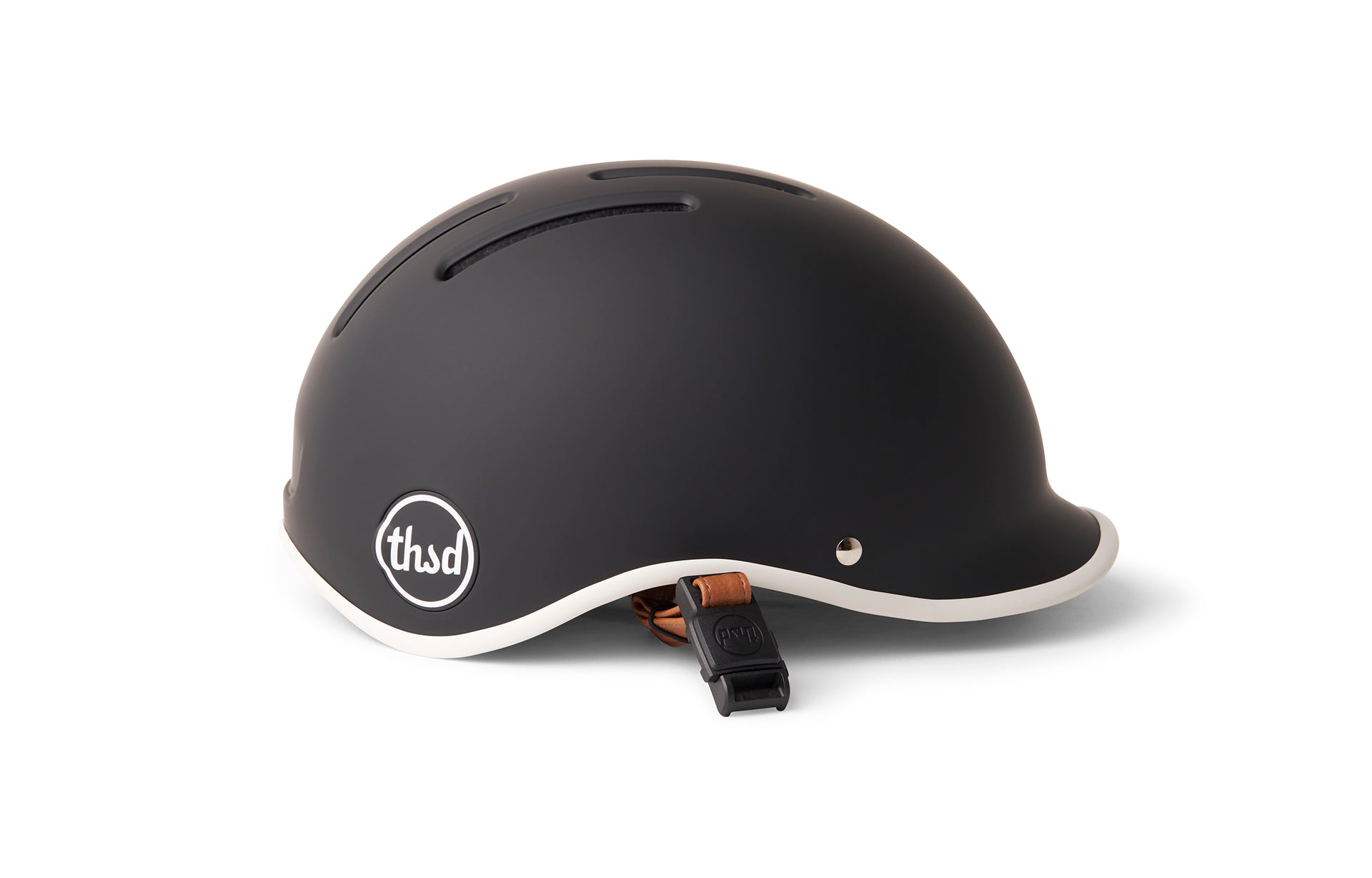 Thousand Heritage 2.0 helmet in Carbon Black, retro low-profile commuter design. Image via Thousand.