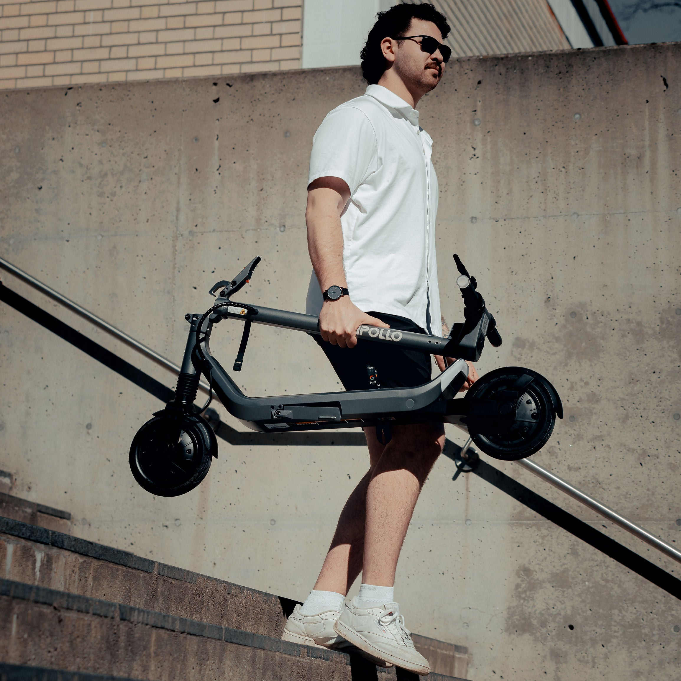 Apollo Go dual-motor commuter electric scooter. Image via ERideHero.